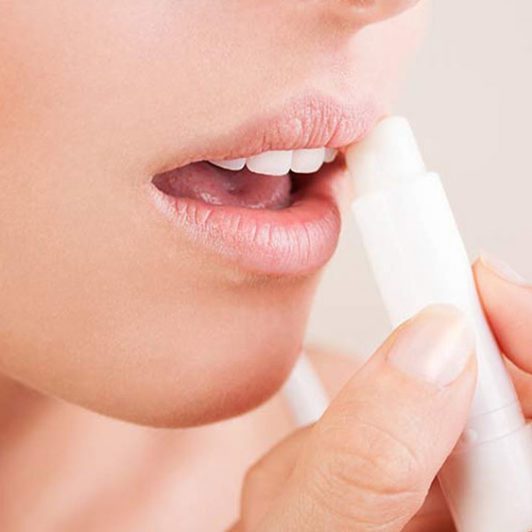 BEAUTY TRIK: Kako još možete da koristite balzam za usne