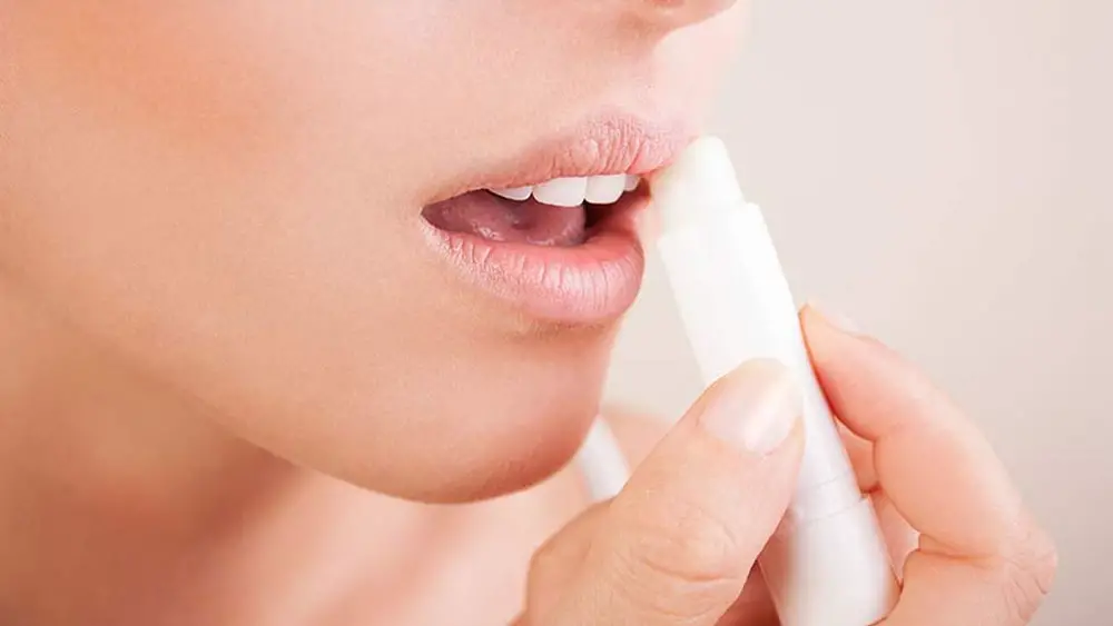 BEAUTY TRIK: Kako još možete da koristite balzam za usne