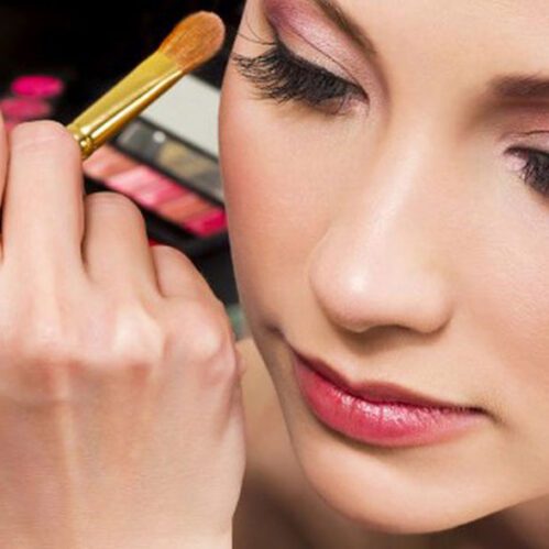 Otkrivamo zašto treba da napravite pauzu u šminkanju