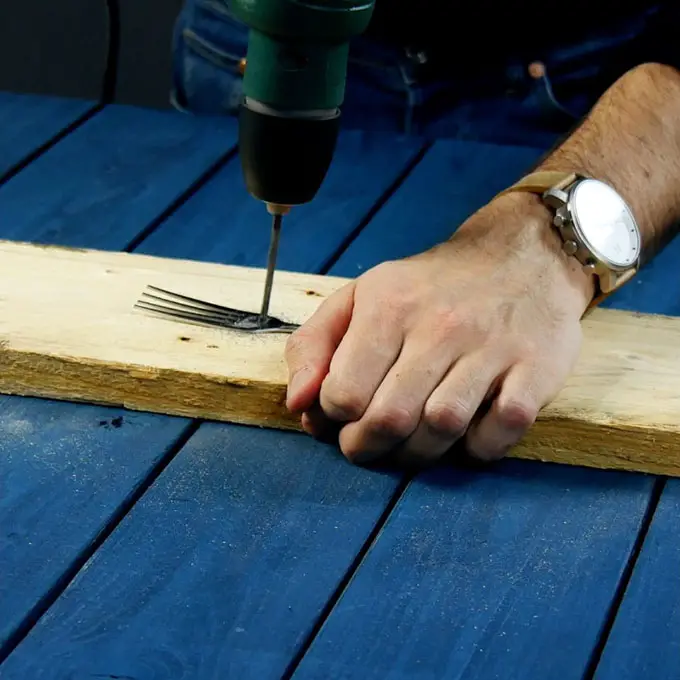 Evo kako da napravite čiviluk od starih viljuški