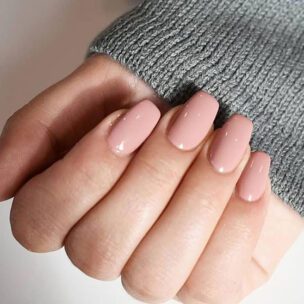 Otkrivamo kako da izaberete nude lak za nokte prema podtonu kože