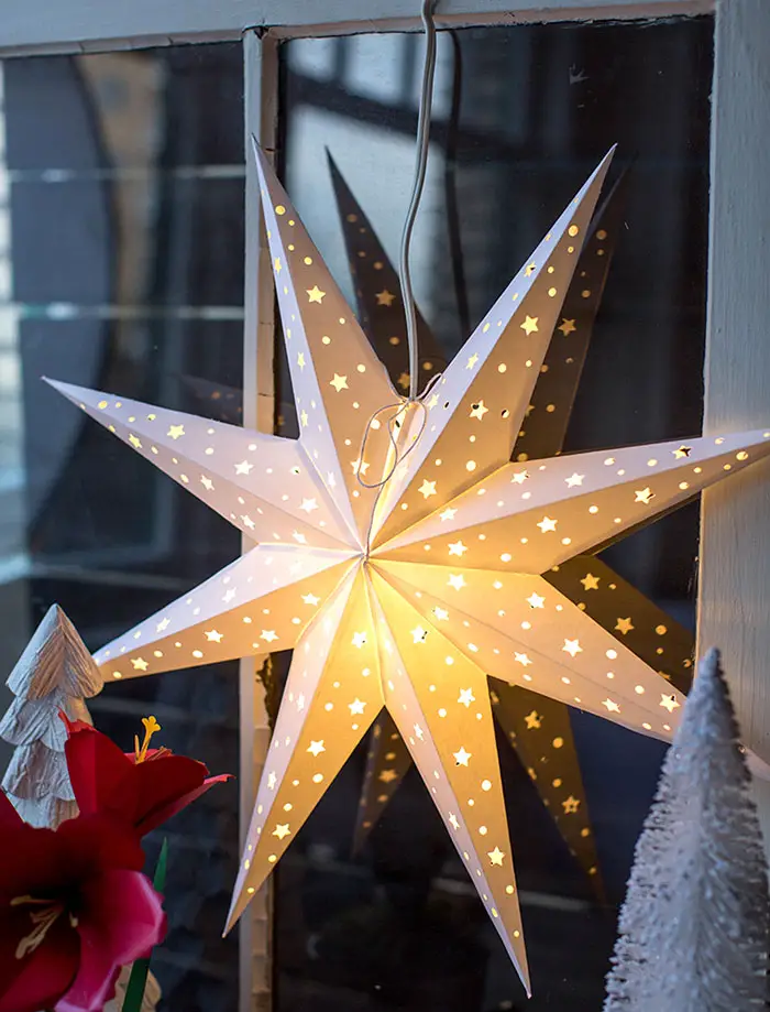 SUPER IDEJA ZA NOVOGODIŠNJU DEKORACIJU: Napravite novogodišnju zvezdu od papira
