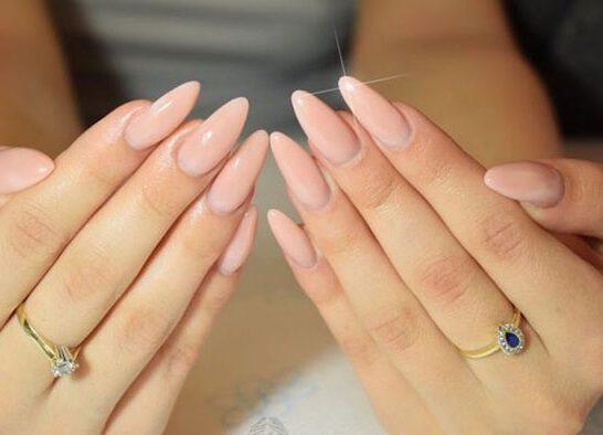 Neutralne boje na noktima su za one koji vole minimalistički stil