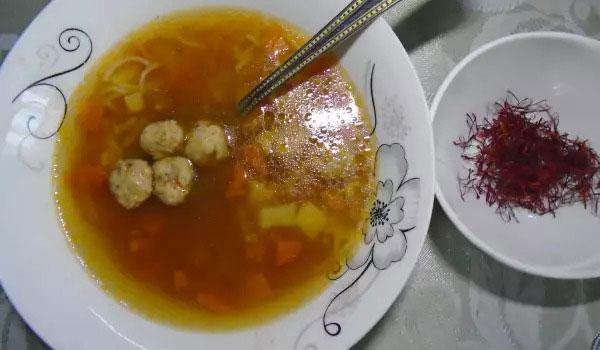 Recept za supu sa ćuftama, povrćem i šafranom