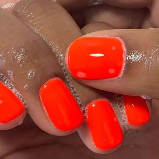 „Blood orange“ nokti su savršeni za leto