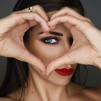 Kako da istaknete oči uz pomoć šminke