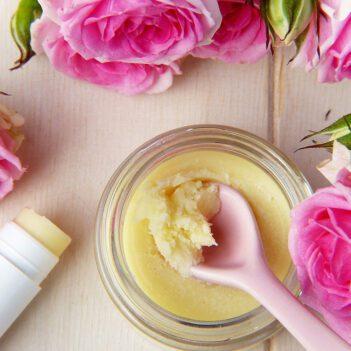 Napravite sami prirodan balzam za usne