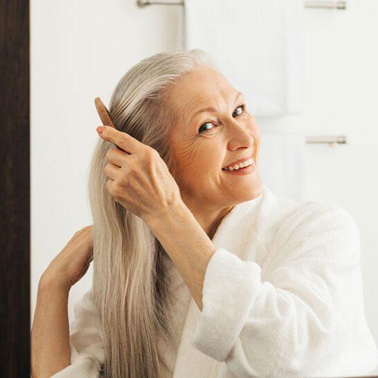 SAVETI koji mogu da vam pomognu u problemu opadanja kose tokom menopauze