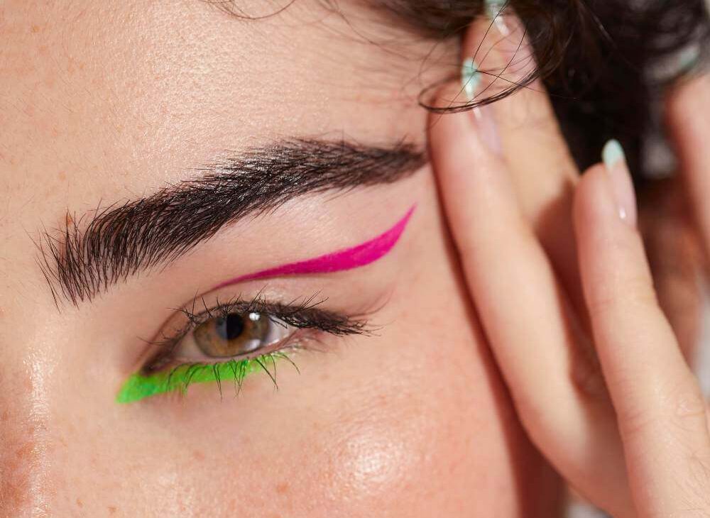 Ajlajner sa senkom u boji