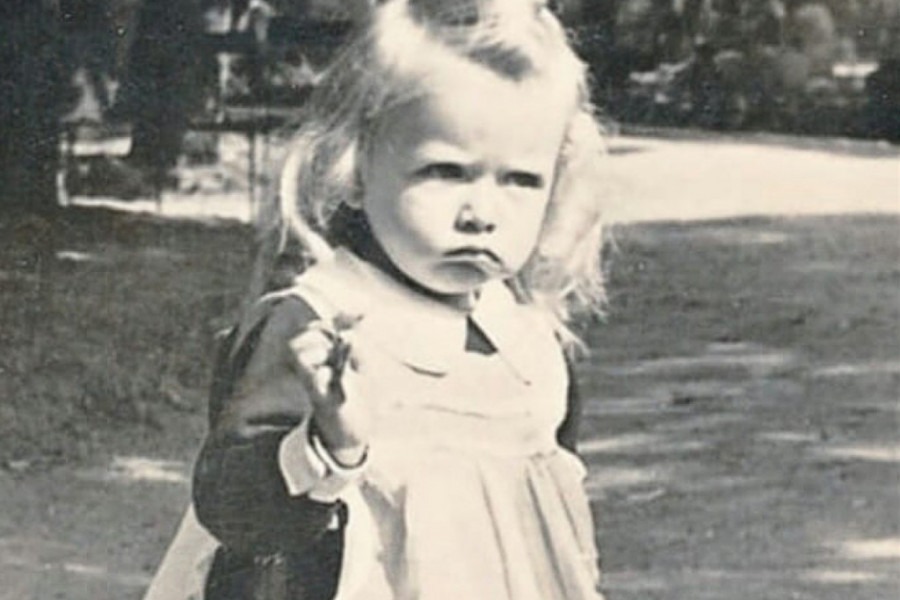 Bila je legendarna glumica Jugoslavije i udata za najlepšeg kolegu: Znate li ko je devojčica sa fotografije? - featured image