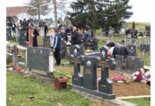 Pokojnika u Rogoznici spustili na zemlju, kada su svi očekivali popov glas, začulo se nešto jezivo: Svi su gutali suze i knedle u grlu Pokojnika u Rogoznici spustili na zemlju, kada su svi očekivali popov glas, začulo se nešto jezivo: Svi su gutali suze i knedle u grlu - featured image