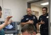 Policajac se sagnuo i zagrlio svog službenog psa dok je veterinar pripremao posljednju injekciju za nju, ali u posljednjem trenutku pas je učinio nešto zbog čega su svi u sobi ostali ukočeni od šoka. Policajac se sagnuo i zagrlio svog službenog psa dok je veterinar pripremao posljednju injekciju za nju, ali u posljednjem trenutku pas je učinio nešto zbog čega su svi u sobi ostali ukočeni od šoka. - featured image