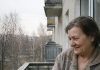 Žena je svakog dana šest godina hranila istog vranu na svom balkonu: ali jednog dana ptica jednostavno nije došla, a ubrzo je žena saznala strašnu istinu 😢😲 Žena je svakog dana šest godina hranila istog vranu na svom balkonu: ali jednog dana ptica jednostavno nije došla, a ubrzo je žena saznala strašnu istinu 😢😲 - featured image