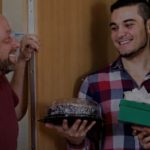 Zašto neki ljudi nikada ne dolaze u goste praznih ruku, a drugima to ne pada na pamet Zašto neki ljudi nikada ne dolaze u goste praznih ruku, a drugima to ne pada na pamet - featured image