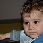 AUTIZAM SE NE POJAVLJUJE PREKO NOĆI: Ovi sitni signali u ponašanju djeteta prvi su alarm AUTIZAM SE NE POJAVLJUJE PREKO NOĆI: Ovi sitni signali u ponašanju djeteta prvi su alarm - featured image