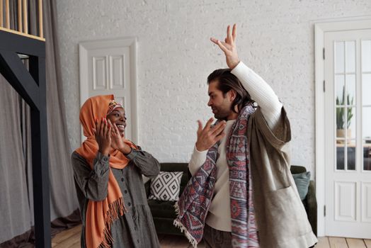Udala se za muslimana, pa zavela sveštenika, a onda su joj sestre priredile pakao: Šok priča majke naše velike zvezde - featured image Udala se za muslimana, pa zavela sveštenika, a onda su joj sestre priredile pakao: Šok priča majke naše velike zvezde - featured image