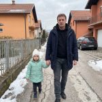 Pokupio sam svoju petogodišnju kćerku iz vrtića — a ono što mi je tada rekla srušilo je sve što sam mislio da znam o svom životu. Pokupio sam svoju petogodišnju kćerku iz vrtića — a ono što mi je tada rekla srušilo je sve što sam mislio da znam o svom životu. - featured image