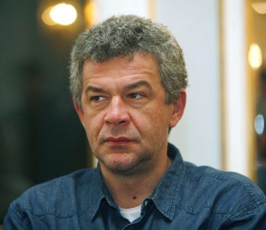 Evo kako su Vera Matović i Šeki Turković “pomogli” Glogovcu da postane čuveni glumac: Skoro niko ovo ne zna o Nebojši Evo kako su Vera Matović i Šeki Turković “pomogli” Glogovcu da postane čuveni glumac: Skoro niko ovo ne zna o Nebojši - featured image