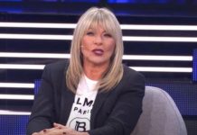 BRZ0 GA JE ZAB0RAVlLA: SUZANA J0VAN0VIĆ uhvaćena u ZAGRLJAJU 0V0G popularnog pjevača!!! BRZ0 GA JE ZAB0RAVlLA: SUZANA J0VAN0VIĆ uhvaćena u ZAGRLJAJU 0V0G popularnog pjevača!!! - featured image