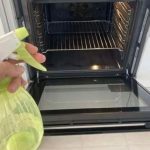 RERNU više ne ribam, nema razloga za to: OVO pošpricam uveče, a ujutro samo obrišem krpom – pećnica je kao nova! RERNU više ne ribam, nema razloga za to: OVO pošpricam uveče, a ujutro samo obrišem krpom – pećnica je kao nova! - featured image