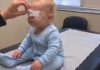 Moj 9-mjesečni sin nikada nije jasno vidio moje lice… Ali kada je liječnik skinuo povez s njegova oka i ja sam šapnula njegovo ime, njegove male oči napunile su se suzama… Moj 9-mjesečni sin nikada nije jasno vidio moje lice… Ali kada je liječnik skinuo povez s njegova oka i ja sam šapnula njegovo ime, njegove male oči napunile su se suzama… - featured image