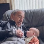 OSTAVILI SU BEBU NA TRENUTAK SA DEDOM: Kada su se vratili nisu mogli da vjeruju šta su zatekli!(VIDEO) OSTAVILI SU BEBU NA TRENUTAK SA DEDOM: Kada su se vratili nisu mogli da vjeruju šta su zatekli!(VIDEO) - featured image