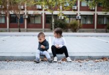 Brat i sestra od 3 i 7 godina pobegli od kuće: Svi su se šokirali kad je otkriveno… Brat i sestra od 3 i 7 godina pobegli od kuće: Svi su se šokirali kad je otkriveno… - featured image