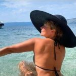 MORE I PLAŽA Suzana Jovanović BLISTA u kupaćem kostimu A DRUŠTVO JOJ PRAVI OVAJ POZNATI GLUMAC : Kolegnica je krišom slikala!!!KĆERKA VAN SEBE NAKON ŠTO JE VIDJELA FOTOGRAFIJU… MORE I PLAŽA Suzana Jovanović BLISTA u kupaćem kostimu A DRUŠTVO JOJ PRAVI OVAJ POZNATI GLUMAC : Kolegnica je krišom slikala!!!KĆERKA VAN SEBE NAKON ŠTO JE VIDJELA FOTOGRAFIJU… - featured image