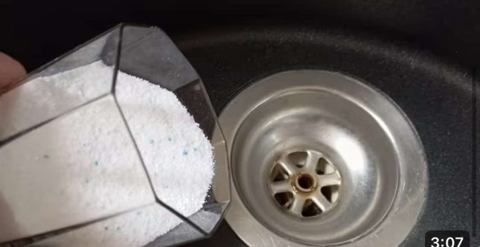 Odštopajte sudoper za 1 minutu BEZ kapi znoja - featured image Odštopajte sudoper za 1 minutu BEZ kapi znoja - featured image