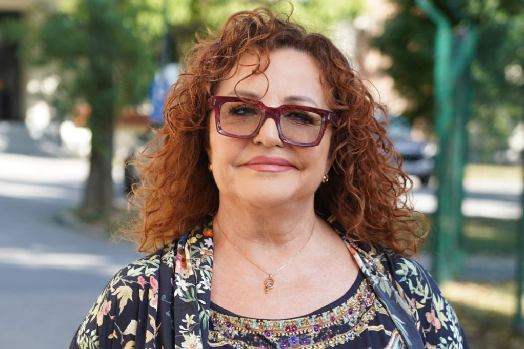 KAKVO IZNENAĐENJE!!!Slavlje u domu Bekute, pevačica presrećna: Udaje se za Draganinog Tonija…..Cijelo vrijeme bili u tajnoj vezi!! - featured image KAKVO IZNENAĐENJE!!!Slavlje u domu Bekute, pevačica presrećna: Udaje se za Draganinog Tonija…..Cijelo vrijeme bili u tajnoj vezi!! - featured image