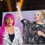 ŠTA SE SAD DEŠAVA SA ZORICOM BRUNCLIK? Vesna Zmijanac šokirala javnost!KOSA JOJ OTPALA… ŠTA SE SAD DEŠAVA SA ZORICOM BRUNCLIK? Vesna Zmijanac šokirala javnost!KOSA JOJ OTPALA… - featured image