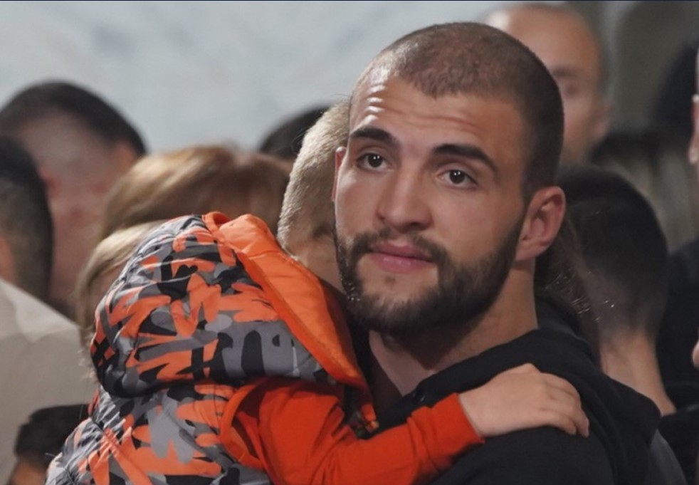 Tužna vijest o bebi natjerala svima suze na oči: Veljko Ražnatović slomljen od boIa, moIi za pomoć – spasite ga - featured image