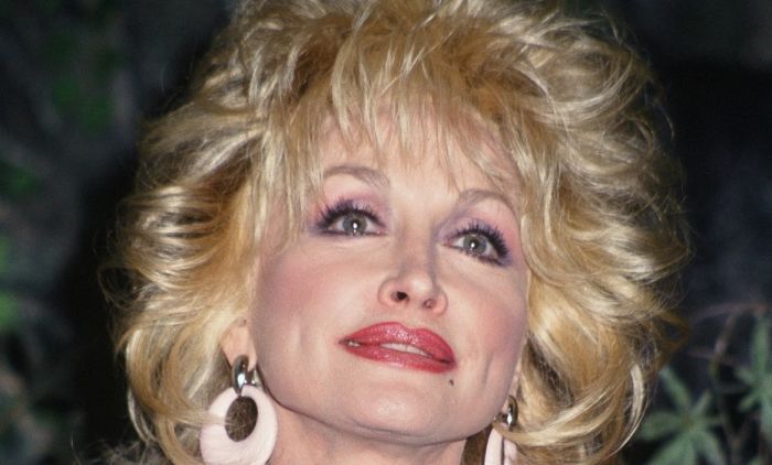 ODRASTALA U SIROMAŠTVU, SUMNJALA U SVOJU LEPOTU, NIJE ŽELELA DA OSTARI…Evo šta je izjavila prije smrti Doli Parton - featured image