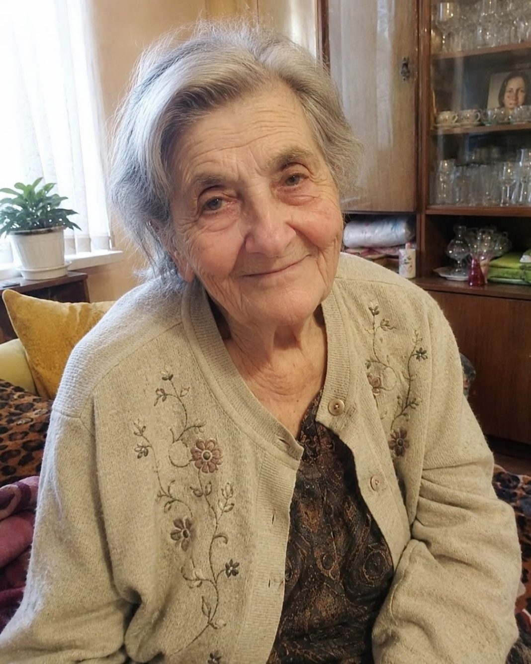 Moja 70-godišnja svekrva patila je od gubitka pamćenja… Mislila sam da se mogu nositi s tim, sve dok nije nestala s mojom bebom po kiši, a ja donijela odluku koju mi suprug možda nikada neće oprostiti… - featured image Moja 70-godišnja svekrva patila je od gubitka pamćenja… Mislila sam da se mogu nositi s tim, sve dok nije nestala s mojom bebom po kiši, a ja donijela odluku koju mi suprug možda nikada neće oprostiti… - featured image