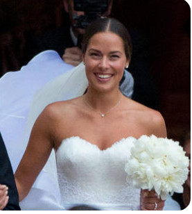 ANA IVANOVIĆ SE UDALA ,POGELDAJTE KAKAV JE SKANDAL ŠVAJNI NAPRAVIO KAD JE VIDIO KO JE U PITANJU: A i vi ćete ostat u šoku!!! Švani mu nije ni do koljena!!!!Ana je ubola jakpot (FOTO) - featured image ANA IVANOVIĆ SE UDALA ,POGELDAJTE KAKAV JE SKANDAL ŠVAJNI NAPRAVIO KAD JE VIDIO KO JE U PITANJU: A i vi ćete ostat u šoku!!! Švani mu nije ni do koljena!!!!Ana je ubola jakpot (FOTO) - featured image