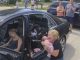 Moj zet i njegova ljubavnica ostavili su moju kćerku i njenu tromjesečnu bebu zaključane u automobilu na nesnosnoj vrućini. Kada sam razbila prozor kako bih ih spasila, moja kćerka je prije nego što je izgubila svijest prošaptala: „Tyler i Vanessa…“ Moj zet i njegova ljubavnica ostavili su moju kćerku i njenu tromjesečnu bebu zaključane u automobilu na nesnosnoj vrućini. Kada sam razbila prozor kako bih ih spasila, moja kćerka je prije nego što je izgubila svijest prošaptala: „Tyler i Vanessa…“ - featured image