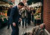 Bogataš gurnuo prosjakinju, a onda saznao ko je to — cela pijaca zanemela! Bogataš gurnuo prosjakinju, a onda saznao ko je to — cela pijaca zanemela! - featured image