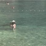 “Ovo je kraj svijeta” Žena snimljena u Crnoj Gori kako USRED MORA RADI OVO i internet je doslovno eksplodirao “Ovo je kraj svijeta” Žena snimljena u Crnoj Gori kako USRED MORA RADI OVO i internet je doslovno eksplodirao - featured image