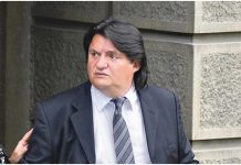 INFORMACIJE O MUŽU ZORICE BRUNCLIK IZBEZUMILE JAVNOST! Pogledajte u čijem zagrljaju su ga sinoć uhvatili!!Javnost šokirana baš sad kad je Zorica bolesna!!!! INFORMACIJE O MUŽU ZORICE BRUNCLIK IZBEZUMILE JAVNOST! Pogledajte u čijem zagrljaju su ga sinoć uhvatili!!Javnost šokirana baš sad kad je Zorica bolesna!!!! - featured image