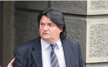 INFORMACIJE O MUŽU ZORICE BRUNCLIK IZBEZUMILE JAVNOST! Pogledajte u čijem zagrljaju su ga sinoć uhvatili!!Javnost šokirana baš sad kad je Zorica bolesna!!!! INFORMACIJE O MUŽU ZORICE BRUNCLIK IZBEZUMILE JAVNOST! Pogledajte u čijem zagrljaju su ga sinoć uhvatili!!Javnost šokirana baš sad kad je Zorica bolesna!!!! - featured image