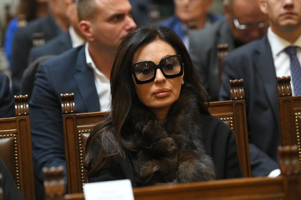 Nije ni Anastasija, niti Veljko! Evo ko će naslediti Cecu Ražnatović! Ime odjeknulo kao bomba u ponoć!!! - featured image Nije ni Anastasija, niti Veljko! Evo ko će naslediti Cecu Ražnatović! Ime odjeknulo kao bomba u ponoć!!! - featured image