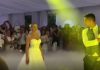 POČEO PRVI PLES, A MUZIKA STALA, MLADOŽENJA OSTAVIO MLADU: Gosti u neverici skočili sa stolica, ovo niko nije očekivao! (VIDEO) POČEO PRVI PLES, A MUZIKA STALA, MLADOŽENJA OSTAVIO MLADU: Gosti u neverici skočili sa stolica, ovo niko nije očekivao! (VIDEO) - featured image