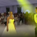 POČEO PRVI PLES, A MUZIKA STALA, MLADOŽENJA OSTAVIO MLADU: Gosti u neverici skočili sa stolica, ovo niko nije očekivao! (VIDEO) POČEO PRVI PLES, A MUZIKA STALA, MLADOŽENJA OSTAVIO MLADU: Gosti u neverici skočili sa stolica, ovo niko nije očekivao! (VIDEO) - featured image