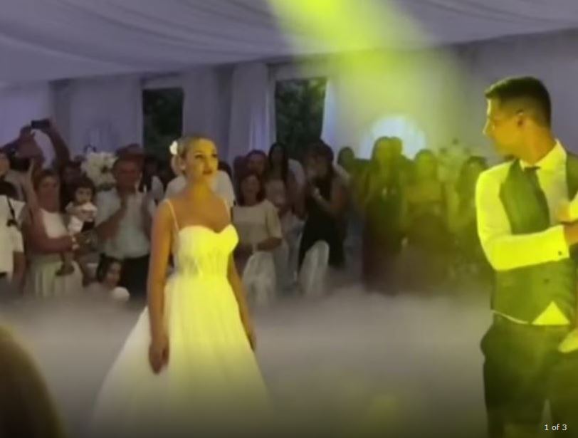 POČEO PRVI PLES, A MUZIKA STALA, MLADOŽENJA OSTAVIO MLADU: Gosti u neverici skočili sa stolica, ovo niko nije očekivao! (VIDEO) - featured image POČEO PRVI PLES, A MUZIKA STALA, MLADOŽENJA OSTAVIO MLADU: Gosti u neverici skočili sa stolica, ovo niko nije očekivao! (VIDEO) - featured image