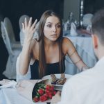 Otišla sa mužem u restoran, kada je konobarica postavila ovo pitanje shvatila je da je vara godinama: “Pola sata kasnije već sam pakovala kofere” Otišla sa mužem u restoran, kada je konobarica postavila ovo pitanje shvatila je da je vara godinama: “Pola sata kasnije već sam pakovala kofere” - featured image