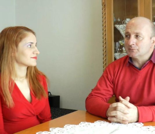 Profesor iz Ivanjice primio nepoznatu Albanku u kuću: Prvi put je video u životu, nije ni slutio šta će mu prirediti Profesor iz Ivanjice primio nepoznatu Albanku u kuću: Prvi put je video u životu, nije ni slutio šta će mu prirediti - featured image