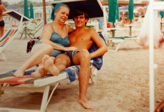 Vladan je na plaži u Sutomoru prepoznao suprugu sa muškarcem na ležaljci: Prišao im je i napravio potez koji će pamtiti do groba - featured image
