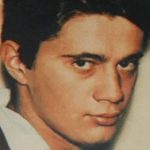 Bio je najlepši Jugosloven, sve fatalne Srpkinje ga jurile, težak život ga slomio: Izguio 2 ćerke, sin mu se slučajno ubio, a onda je on sebi jezivo presudio Bio je najlepši Jugosloven, sve fatalne Srpkinje ga jurile, težak život ga slomio: Izguio 2 ćerke, sin mu se slučajno ubio, a onda je on sebi jezivo presudio - featured image