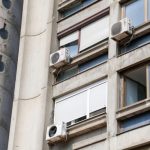 Stanari se žalili na smrad, a kad je policija ušla u stan komšinice zatekli jeziv prizor kao iz horor filma Stanari se žalili na smrad, a kad je policija ušla u stan komšinice zatekli jeziv prizor kao iz horor filma - featured image