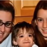 Ova devojčica uopšte nije starila, sa 20 godina sve je frapirala izgledom: Dok su lekari pokušavali da shvate šta se dešava, roditelji povukli šok potez Ova devojčica uopšte nije starila, sa 20 godina sve je frapirala izgledom: Dok su lekari pokušavali da shvate šta se dešava, roditelji povukli šok potez - featured image